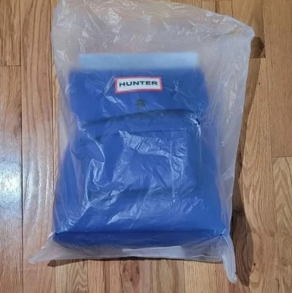 Hunter x Target Blue Backpack - Picture 3 of 4